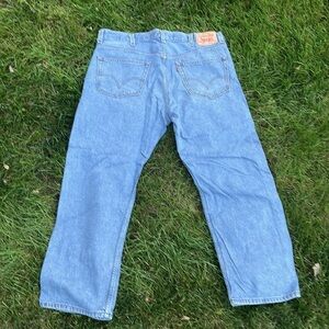 LIGHT Blue Levi’s  (40 x 30) RELAXED